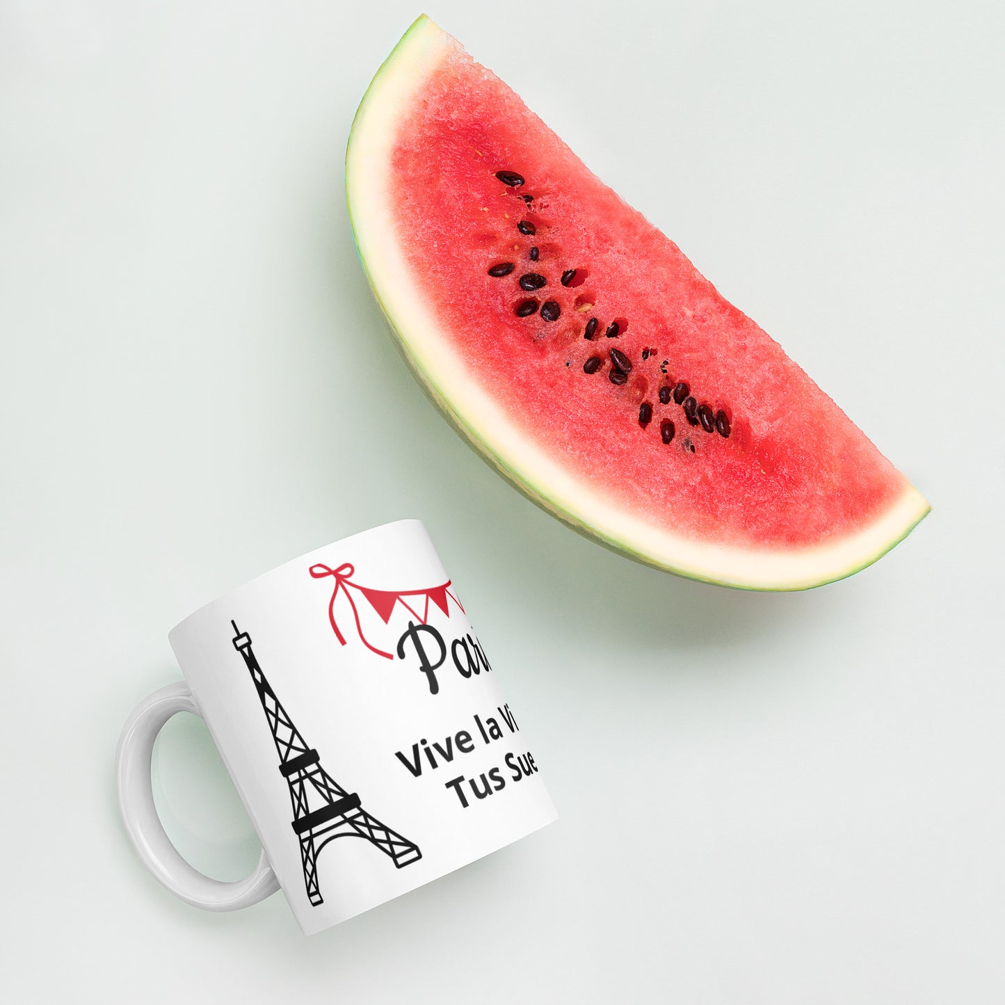 Taza Motivacional "París, Vive la Vida de tus Sueños" – Diseño Elegante en Blanco, Negro y Rojo